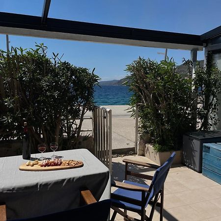 Sea La Vie - Beachfront Retreat Loutraki  Luaran gambar